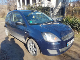 Ford Fiesta foto 7