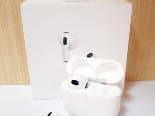 Apple AirPods 3. Pret  2390 lei