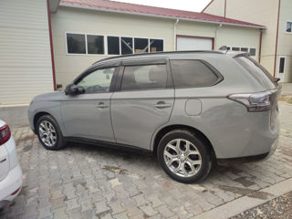 Mitsubishi Outlander foto 3