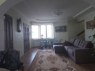 Constructie modernă în 2 nivele, 10 ari, gata pentru trai. foto 9