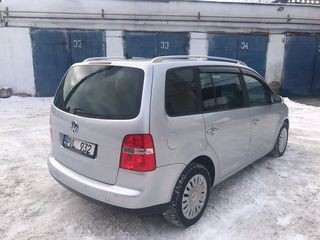 Volkswagen Touran foto 7