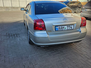 Toyota Avensis foto 4