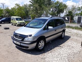 Opel Zafira foto 2