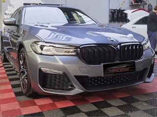 Ноздри на BMW 5 Series G30 Рестайлинг 2020-2021 года М стиль черный глянец двойные ребра! foto 10