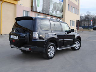 Mitsubishi Pajero foto 2