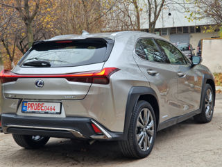 Lexus UX фото 2