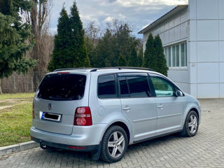 Volkswagen Touran foto 4