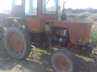 Vind 2 tractoare mtz și t25