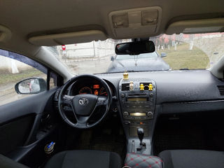 Toyota Avensis foto 8