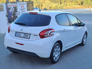 Peugeot 208 foto 5