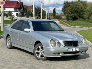 Mercedes E-Class foto 1