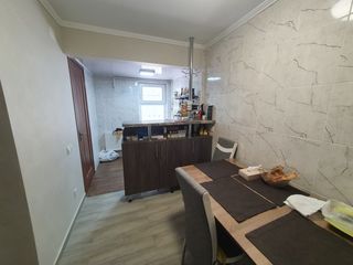 Apartament la sol cu 2 odăi, str. Tighina, reparat, mobilat ! foto 1