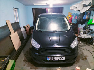 Ford Transit Courier foto 1