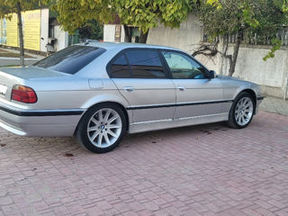 BMW 7 Series foto 3