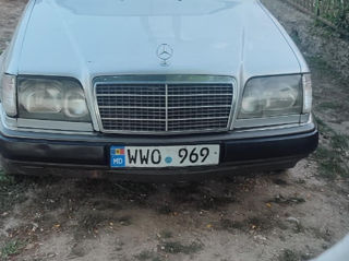 Mercedes E-Class foto 1