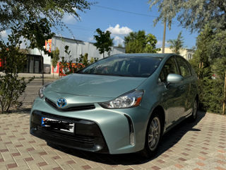 Toyota Prius v foto 3