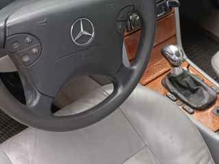 Mercedes E-Class foto 1