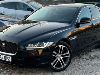 Jaguar XE foto 3