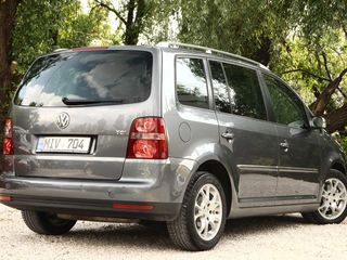 Volkswagen Touran foto 3