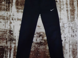 Vând pantaloni sportivi nike foto 1