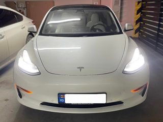 Tesla Model 3 foto 1