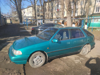 Hyundai Pony foto 2