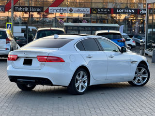 Jaguar XE foto 4