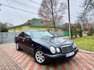 Mercedes E-Class foto 2