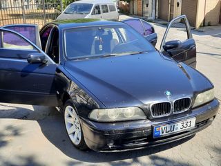 BMW 5 Series foto 3