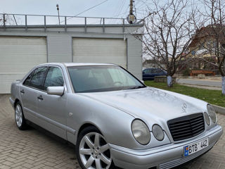 Mercedes E-Class foto 2