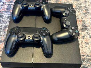 PS4 4 +1 joystick + 3 games .