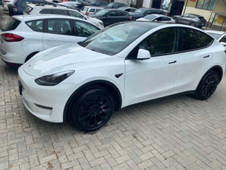 Tesla Model Y foto 2