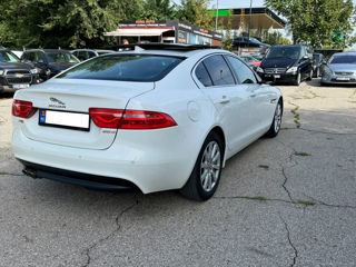 Jaguar XE foto 4