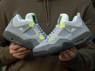 Nike Air Jordan 4 Retro SE 95 Neon foto 2