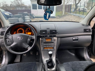 Toyota Avensis foto 6