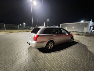 Toyota Avensis foto 4