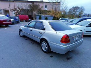 Mercedes C-Class foto 3