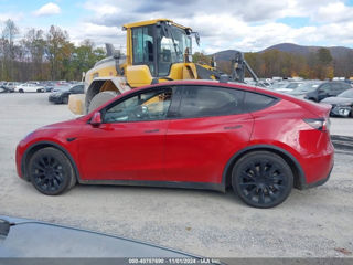 Tesla Model Y foto 2