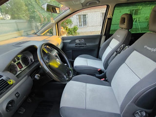 Volkswagen Sharan foto 10