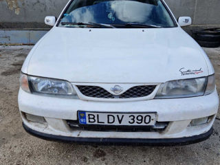 Nissan Almera foto 1