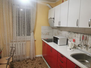 Apartament cu 2 camere, 56 m², Botanica, Chișinău foto 2