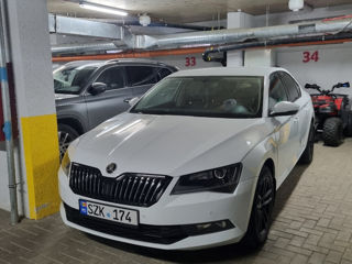 Skoda Superb foto 2