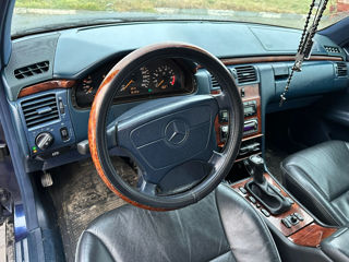 Mercedes E-Class foto 2