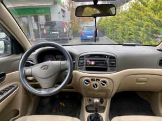 Hyundai Accent foto 5