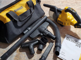 Aspirator Dewalt la acumulator.