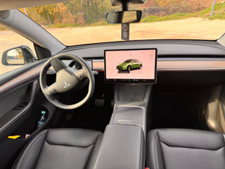 Tesla Model Y foto 5