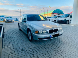 BMW 5 Series foto 2