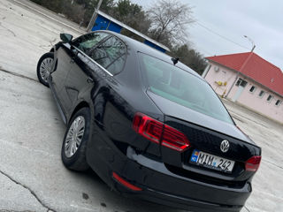 Volkswagen Jetta foto 2