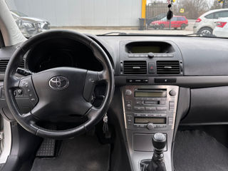 Toyota Avensis foto 9