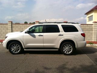 Toyota Sequoia foto 1